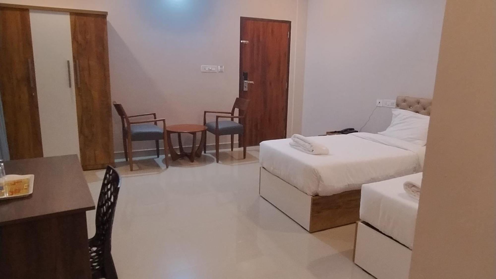 Gateway Airport Hotel Kannur Exterior photo